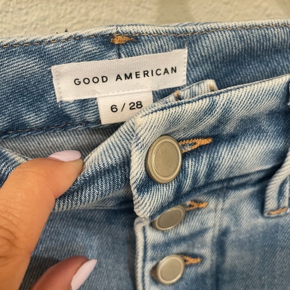 Good American Exposed Button Fly High Rise Jeans - Picture 8 of 10